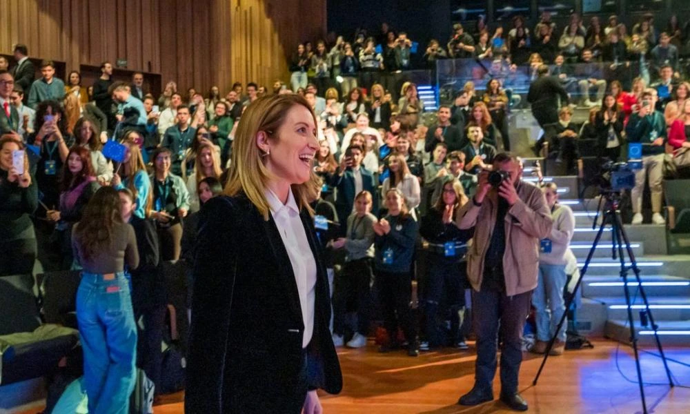 Μετσόλα σε μαθητές του Ωδείου Αθηνών: «Να φέρετε τους πολιτικούς στο ύψος των ευθυνών τους»
